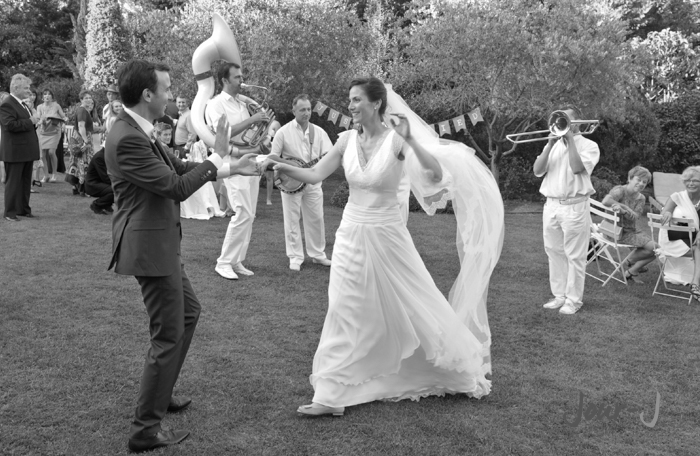 photographe-danse-mariage-provence-Château-la-Tour-Vaucros-jour-j-photographie