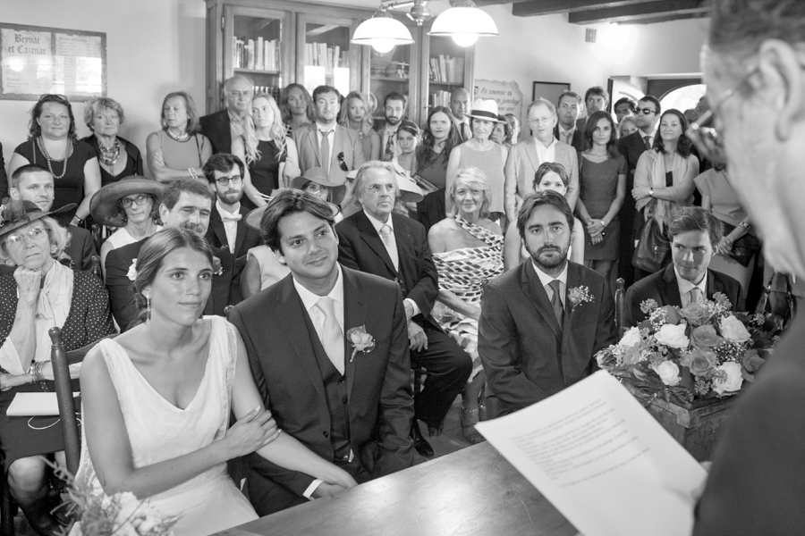 cérémonie de mariage civile en Dordogne en noir et blanc